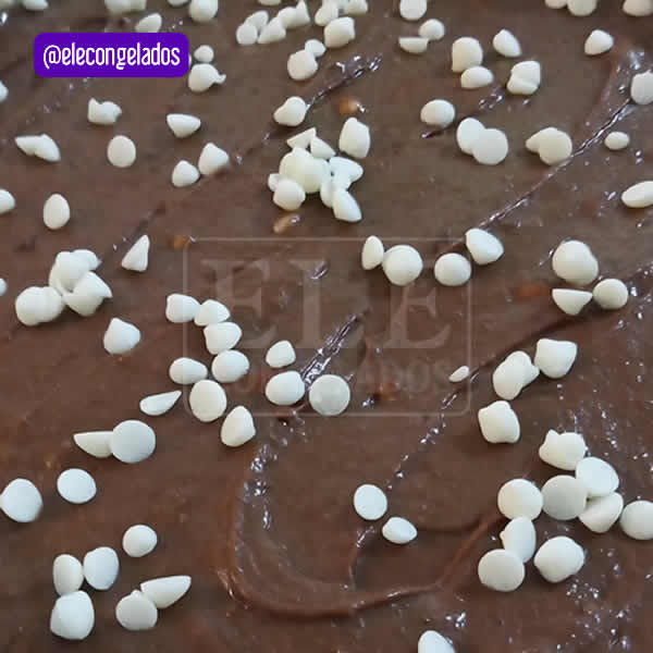 Brownies de chocolate con chips de chocolate blanco